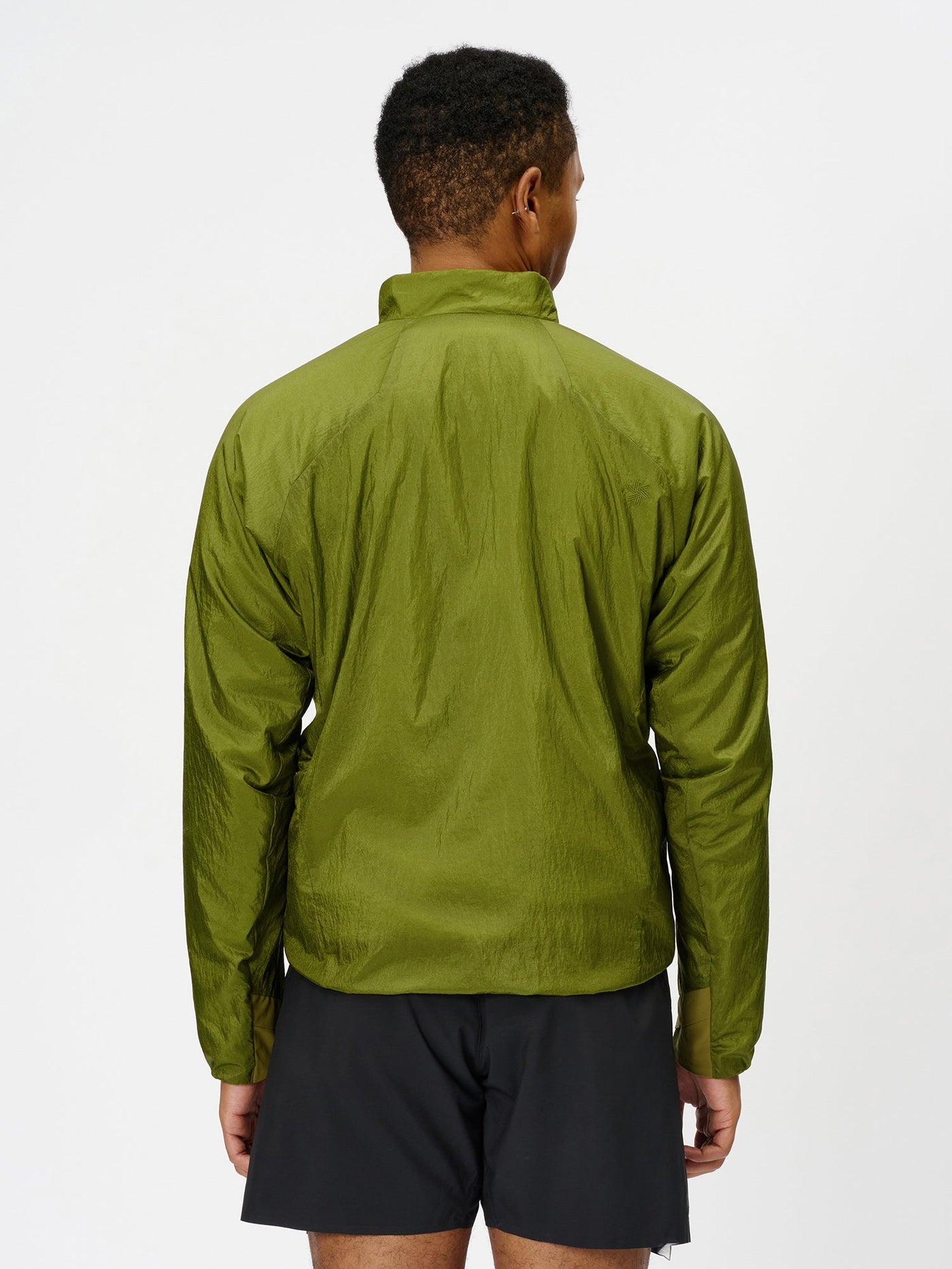 Model: Height 184cm / 6'0" | Wearing: IVY GREEN / 3