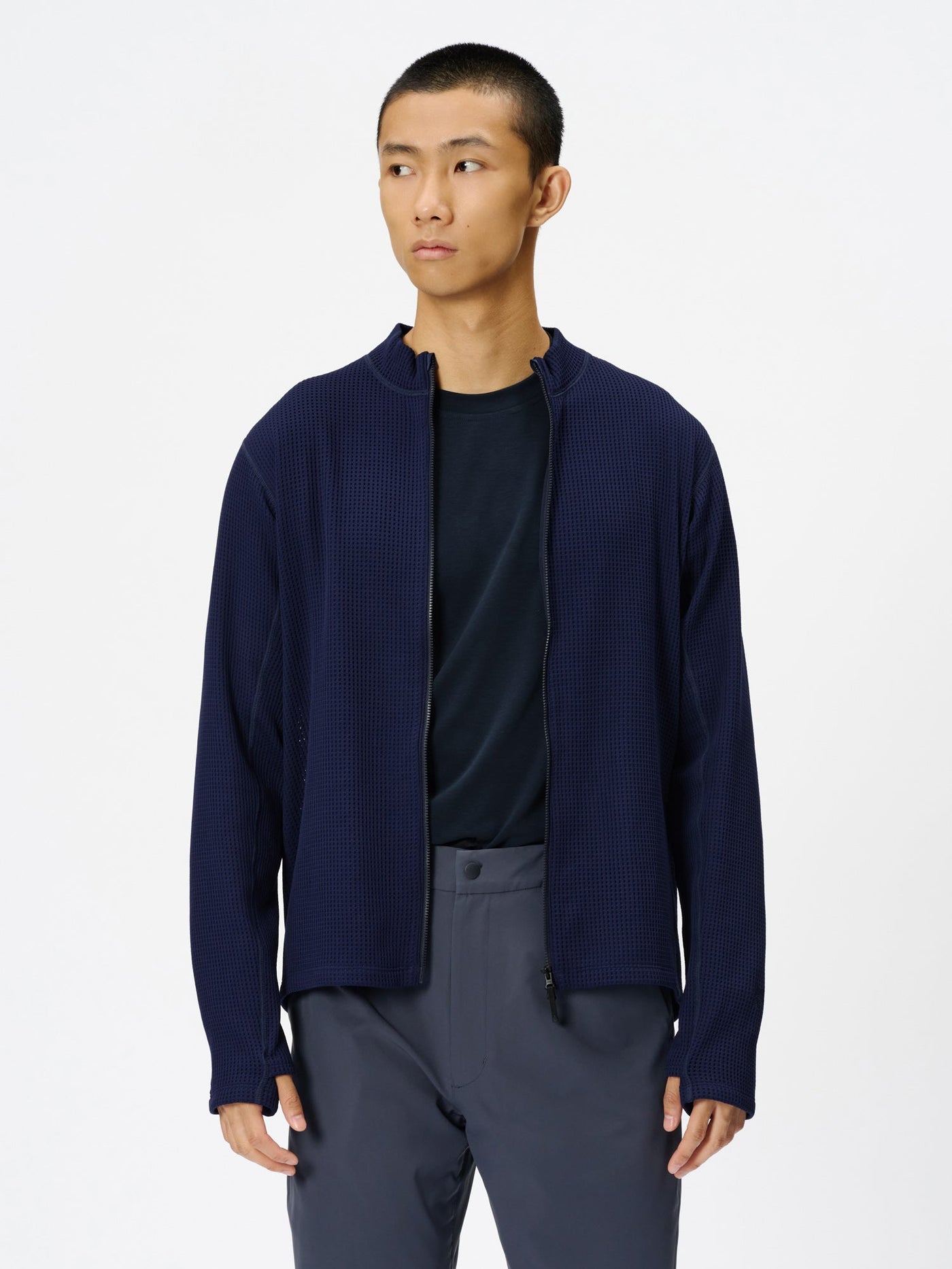 Model: Height 183cm / 6'0" | Wearing: DEEP COBALT / 3