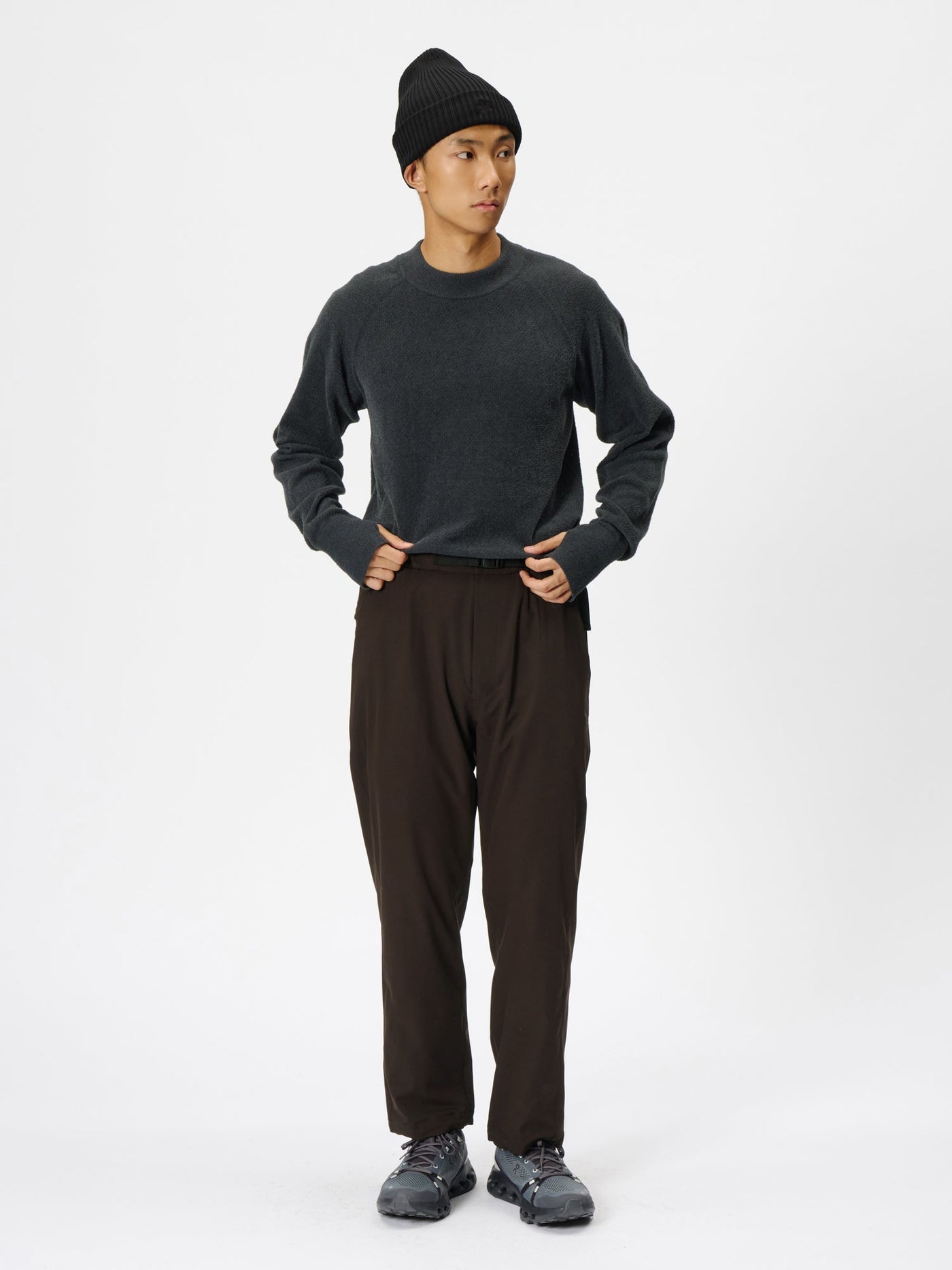 Model: Height 183cm / 6'0" | Wearing: WOLF GRAY / 3