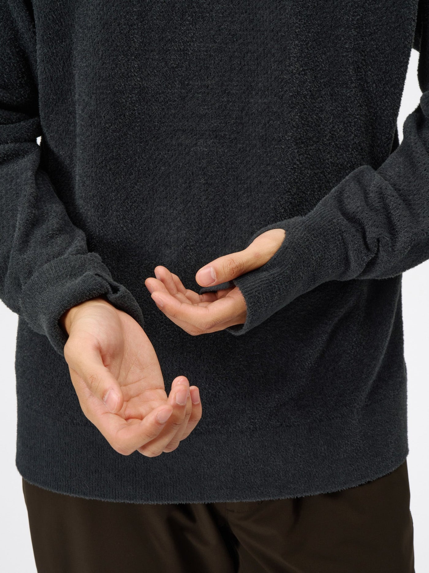 Model: Height 183cm / 6'0" | Wearing: WOLF GRAY / 3