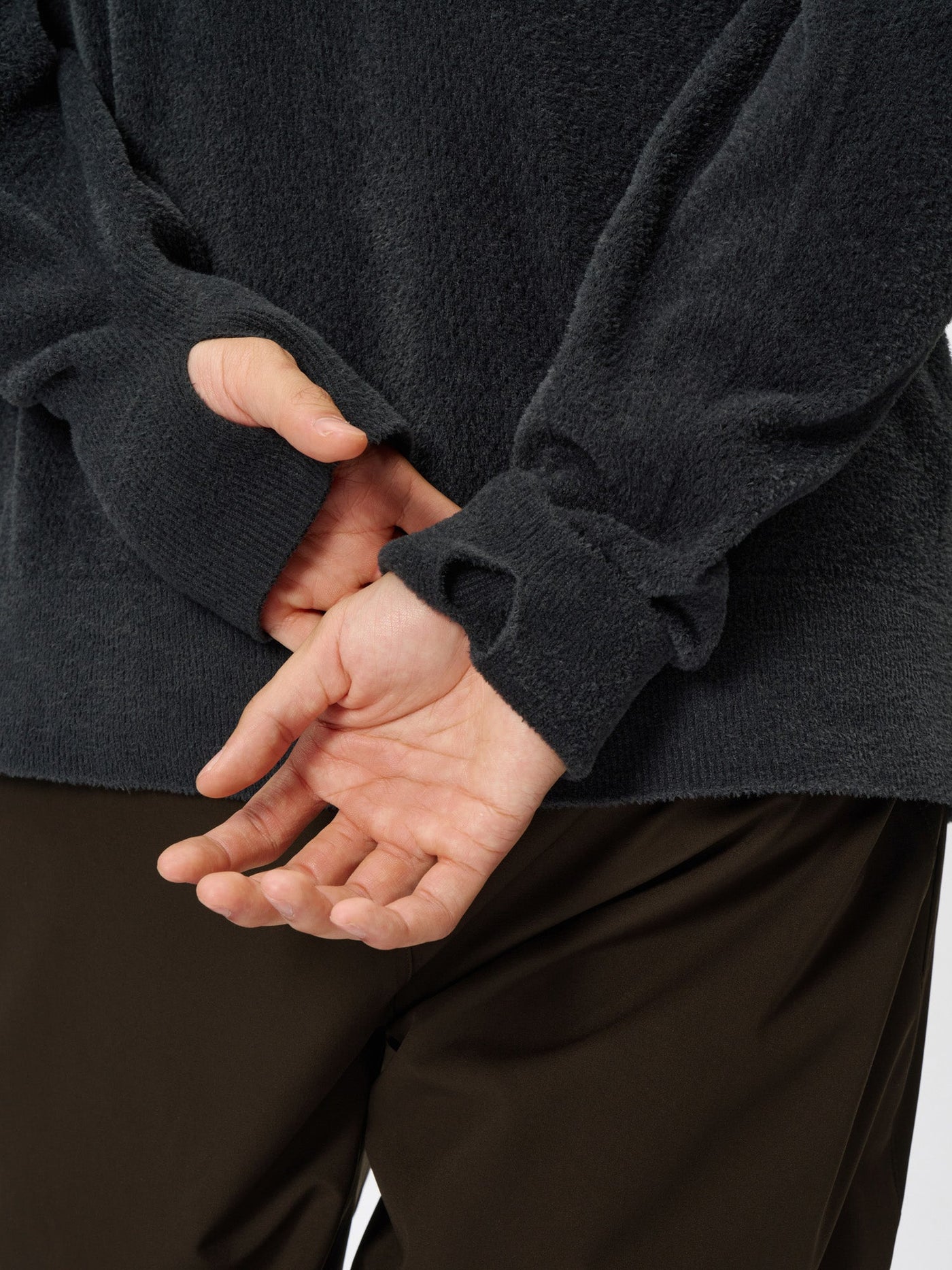 Model: Height 183cm / 6'0" | Wearing: WOLF GRAY / 3