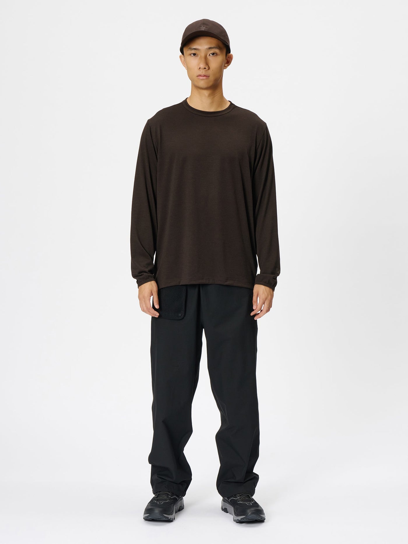 Model: Height 183cm / 6'0" | Wearing: BITTER BROWN / 3