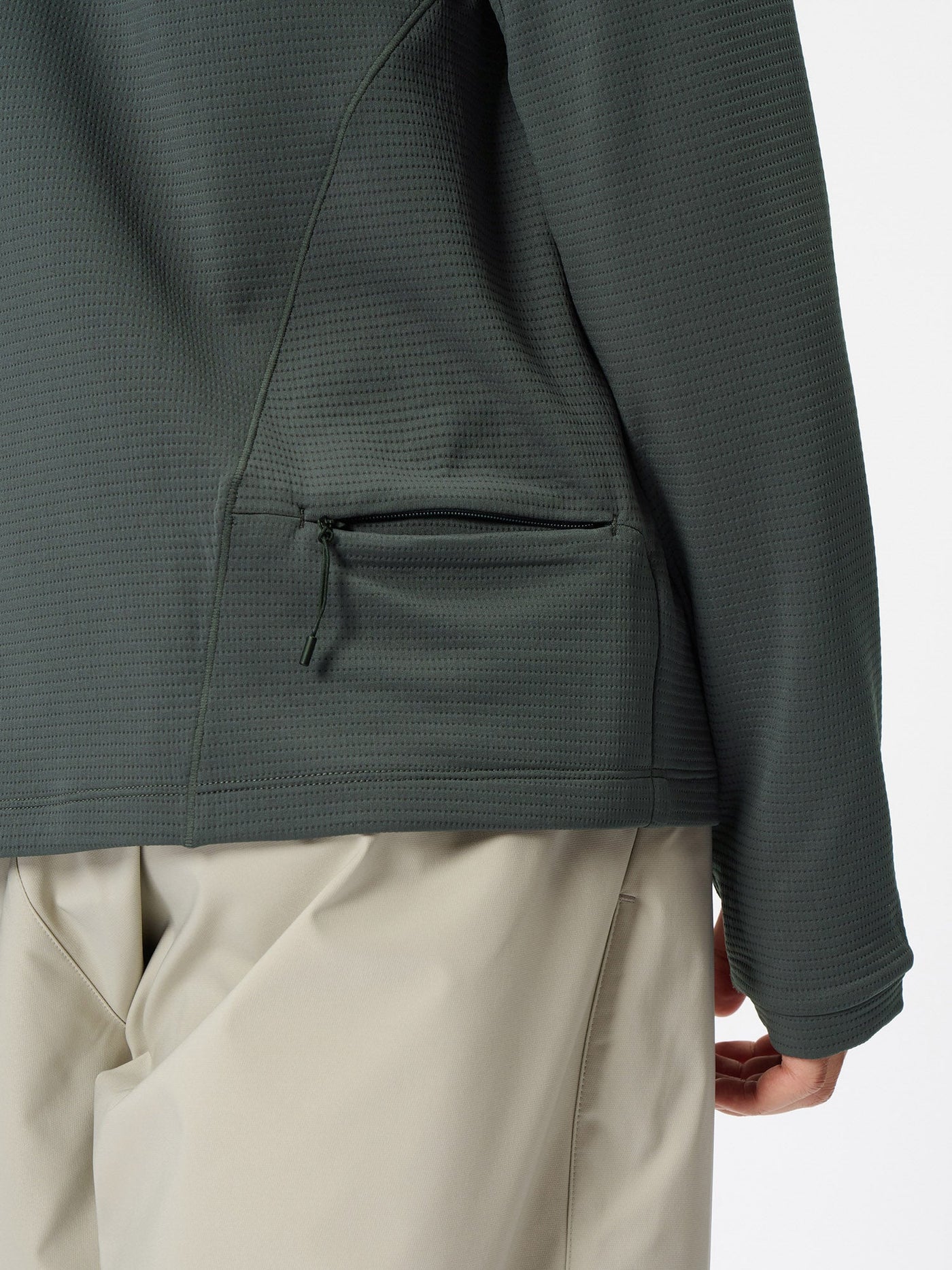 Model: Height 183cm / 6'0" | Wearing: CLOUD GRAY / 3