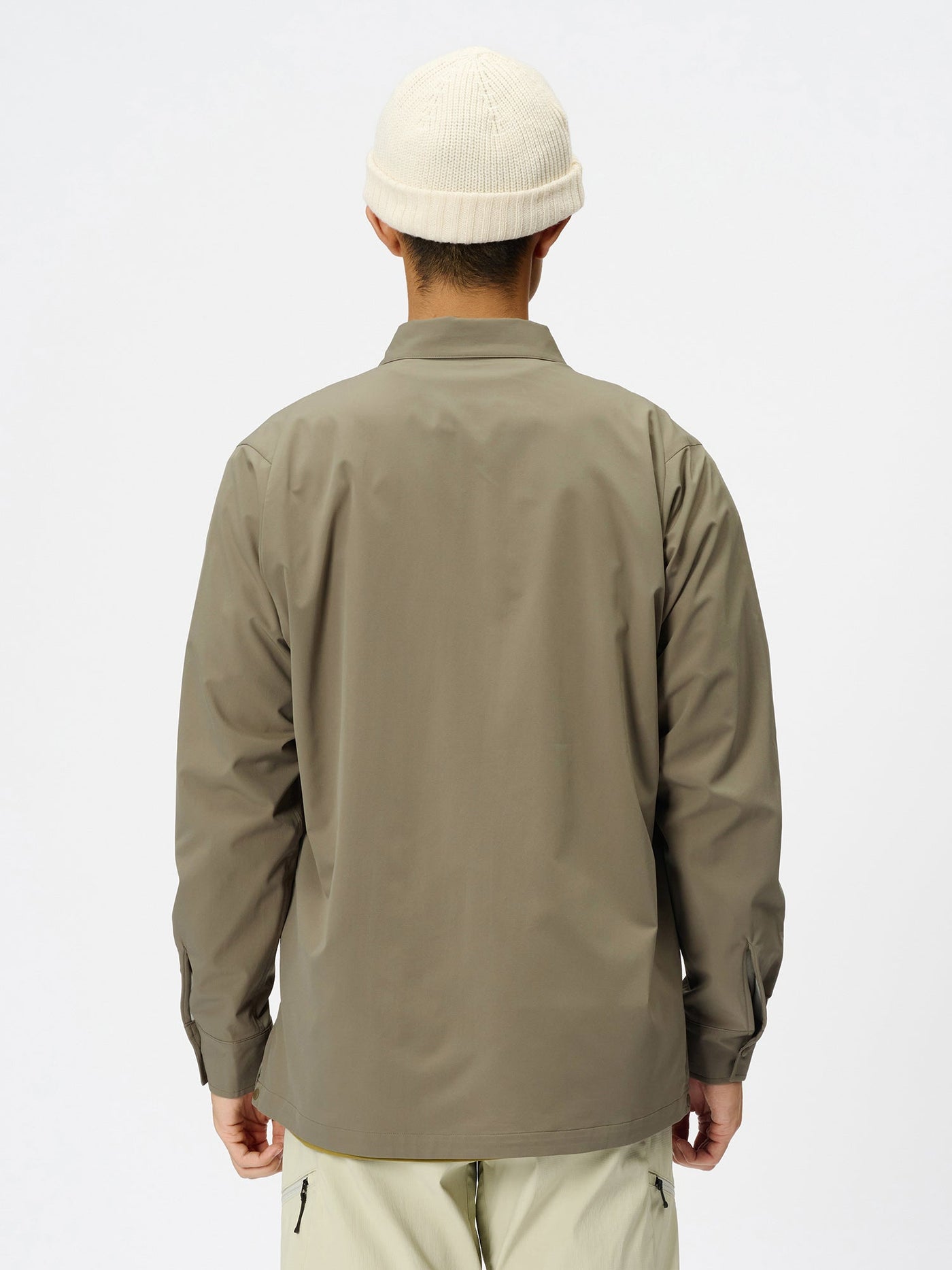 Model: Height 183cm / 6'0" | Wearing: DESERT TAUPE / 3