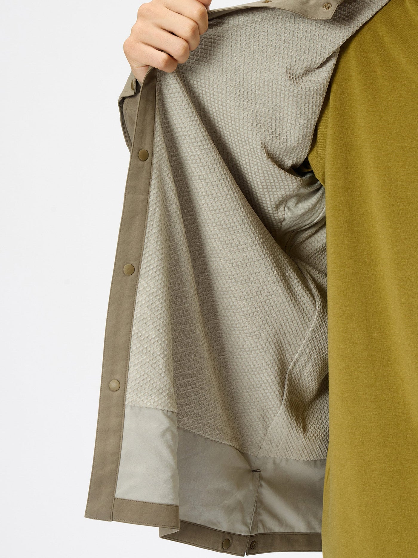 Model: Height 183cm / 6'0" | Wearing: DESERT TAUPE / 3