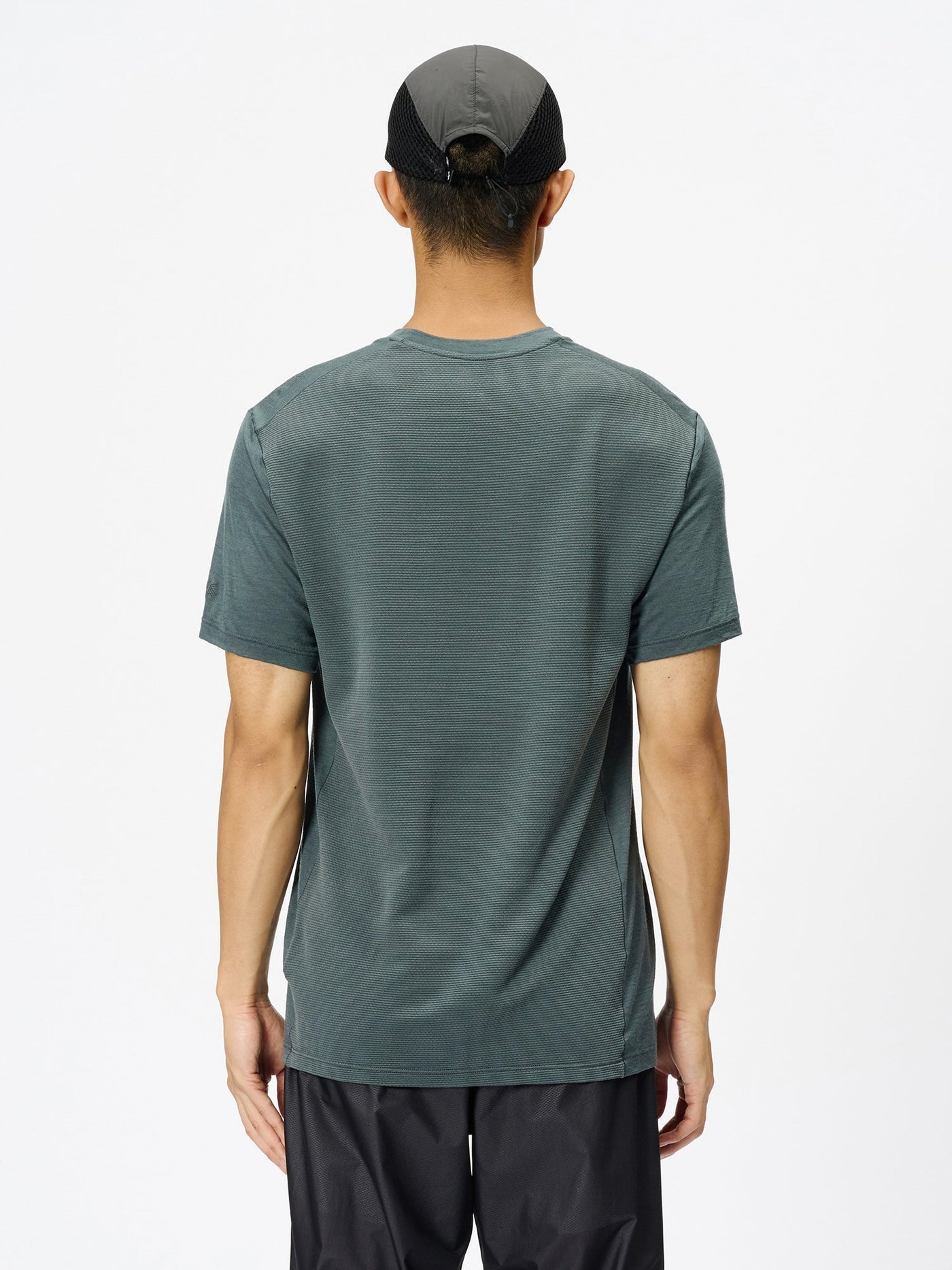 Model: Height 183cm / 6'0" | Wearing: DARK CHARCOAL / 3