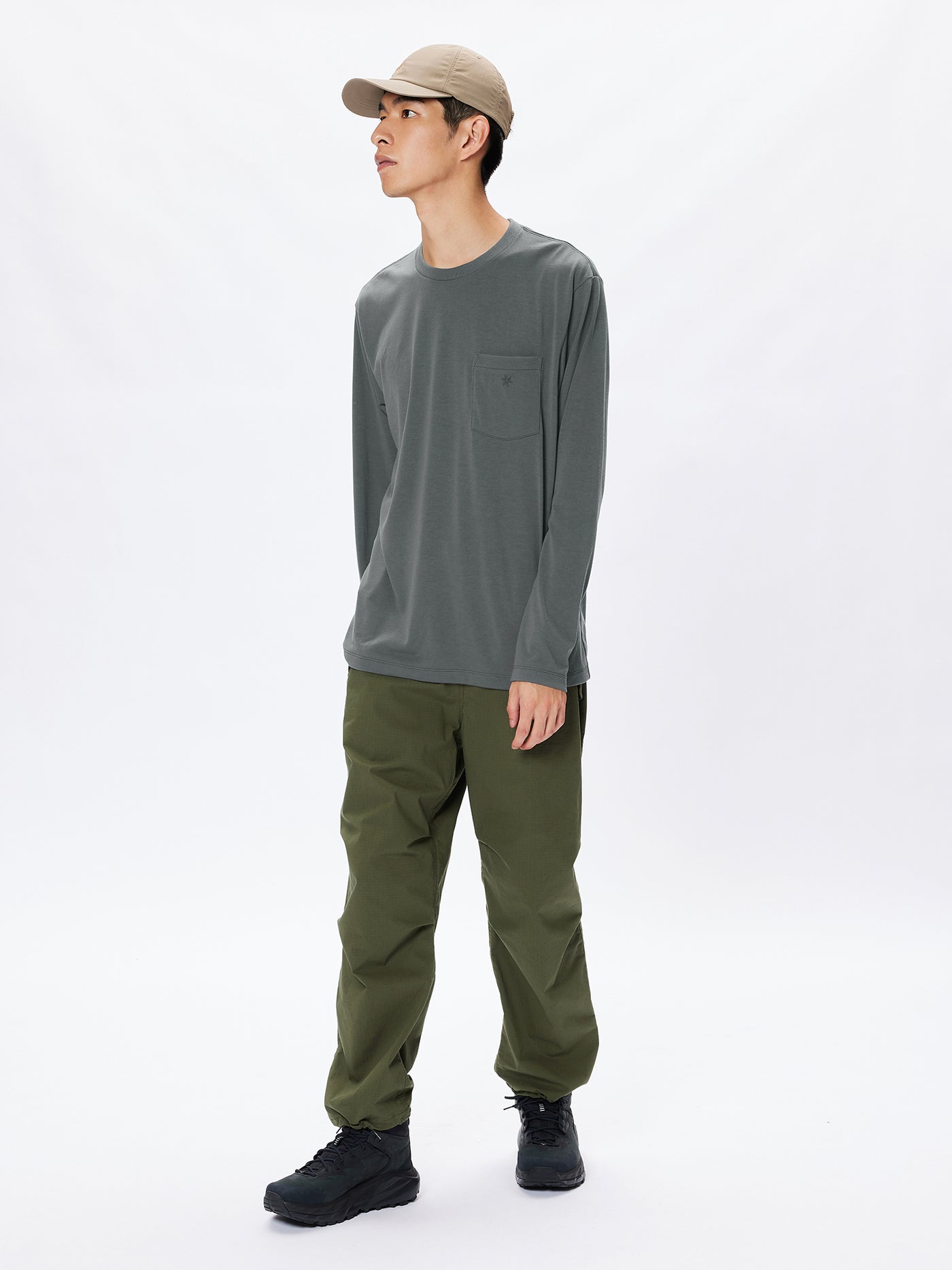 Model: Height 182cm | Wearing: OLIVE DRAB / 3