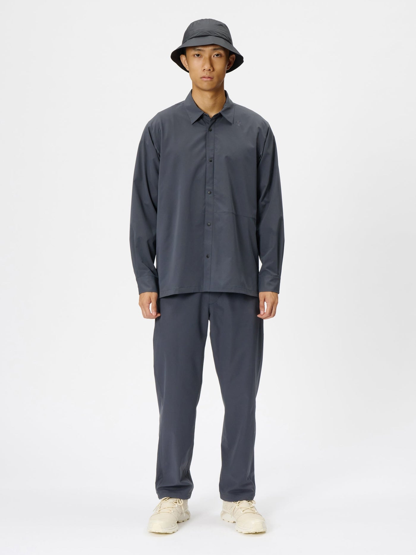 Model: Height 183cm / 6'0" | Wearing: WOLF GRAY / 3