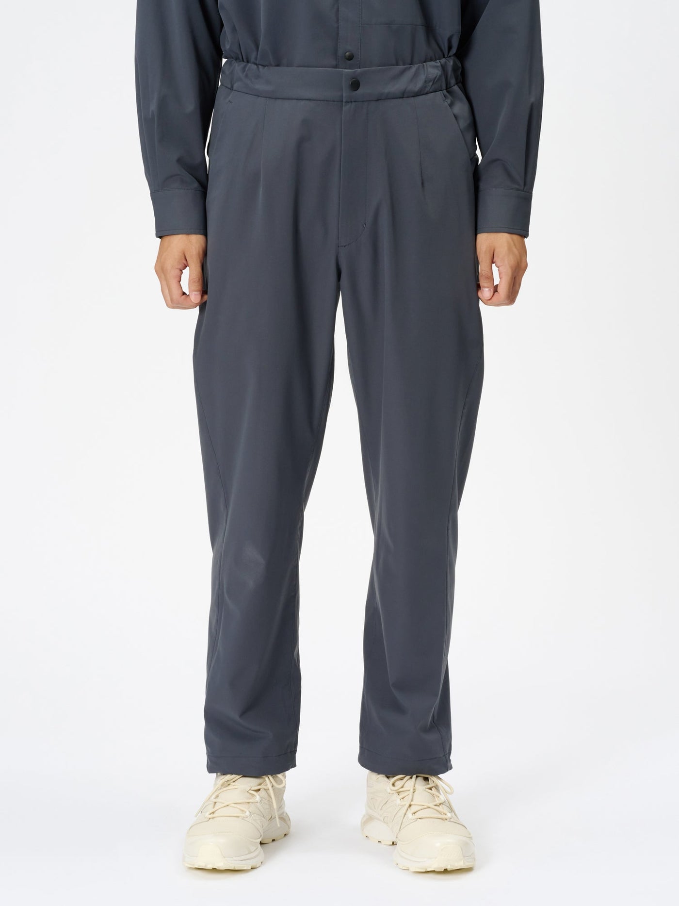 Model: Height 183cm / 6'0" | Wearing: WOLF GRAY / 3