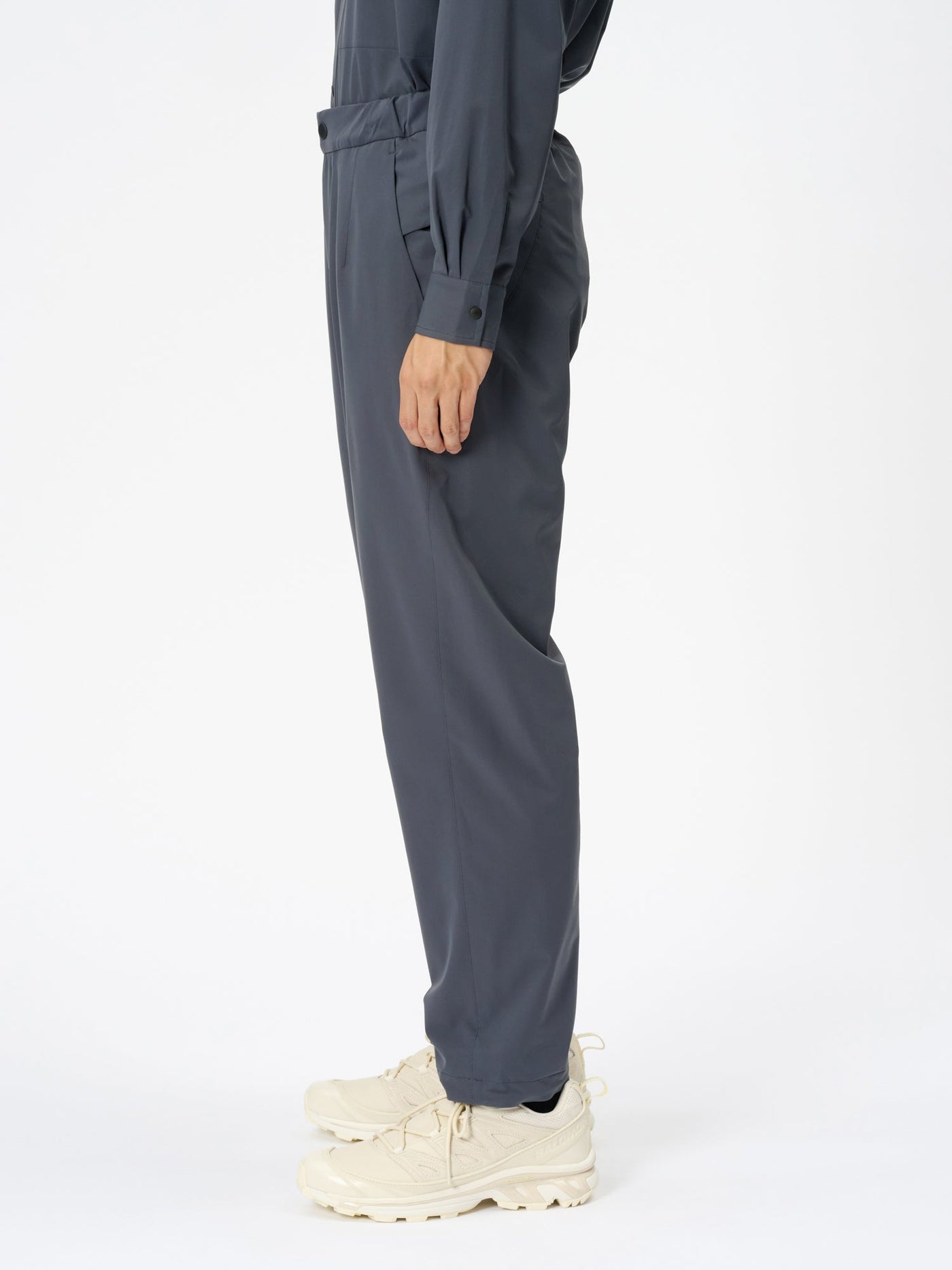 Model: Height 183cm / 6'0" | Wearing: WOLF GRAY / 3