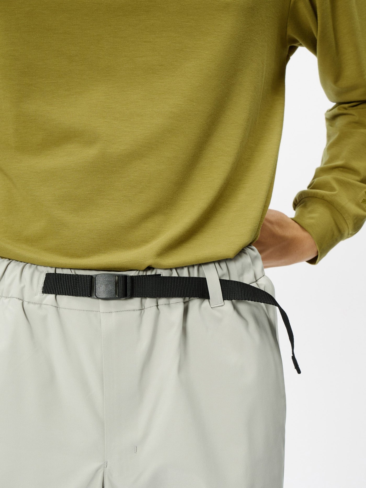 Model: Height 183cm / 6'0" | Wearing: GRAY HAZE / 3