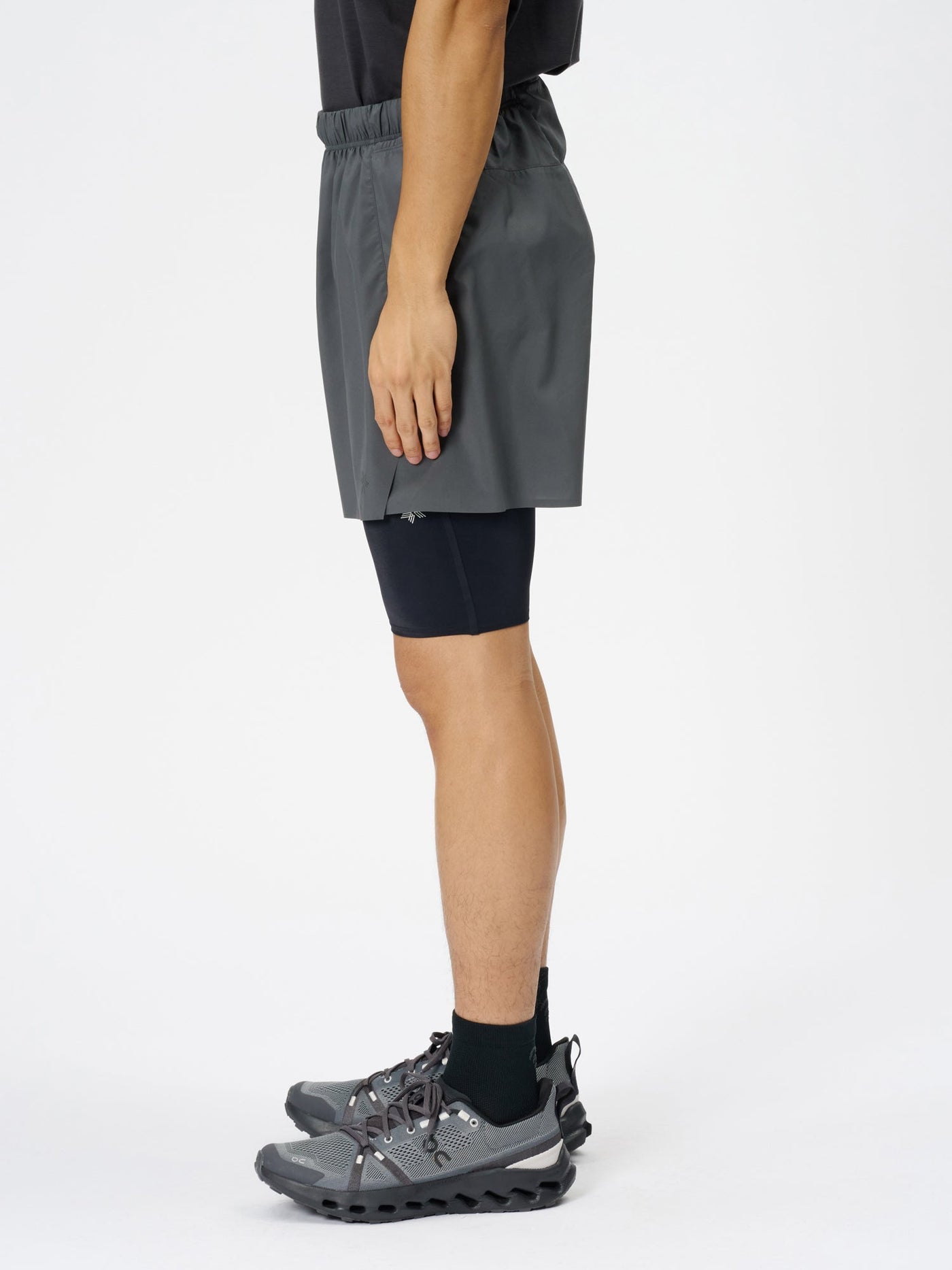 Model: Height 183cm / 6'0" | Wearing: DARK CHARCOAL / 3