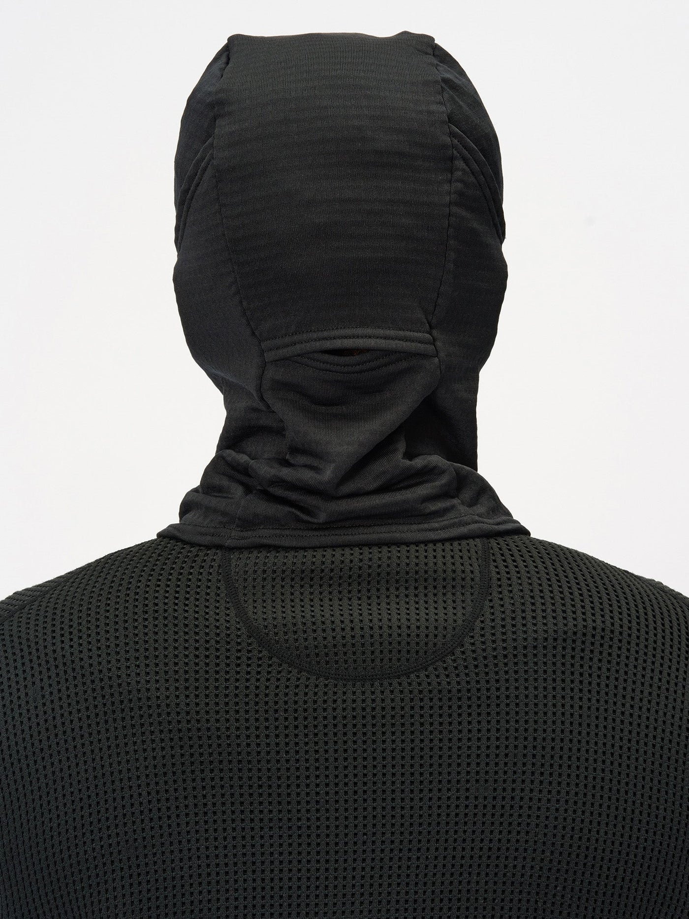 Model: Height 184cm / 6'0" | Wearing: BLACK / F