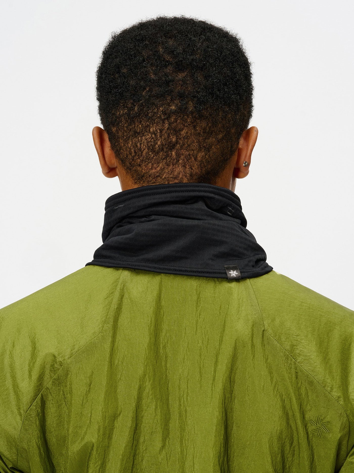 Model: Height 184cm / 6'0" | Wearing: BLACK / F