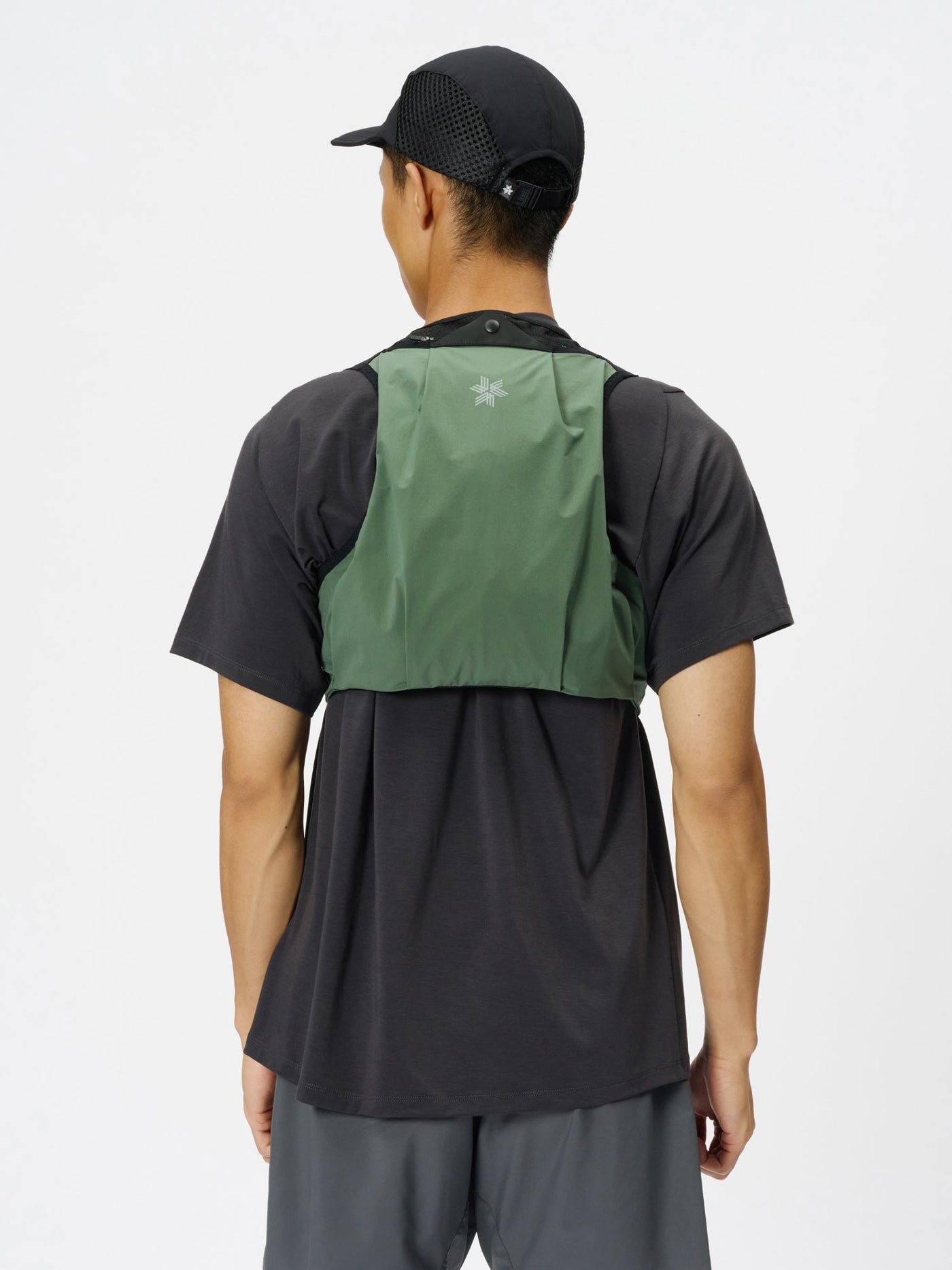 Model: Height 183cm / 6'0" | Wearing: MARINWOOD GREEN / 3