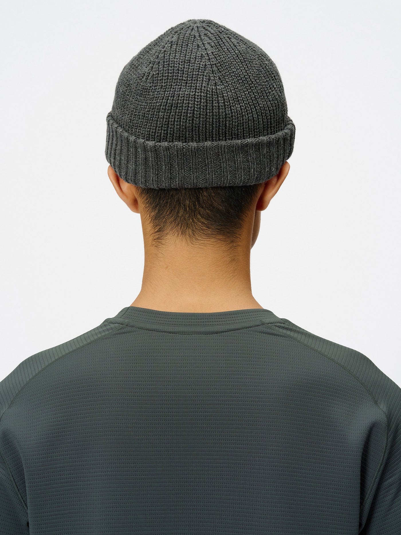 Model: Height 183cm / 6'0" | Wearing: CHARCOAL GRAY / F