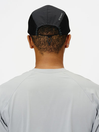 Model: Height 184cm / 6'0" | Wearing: BLACK / F