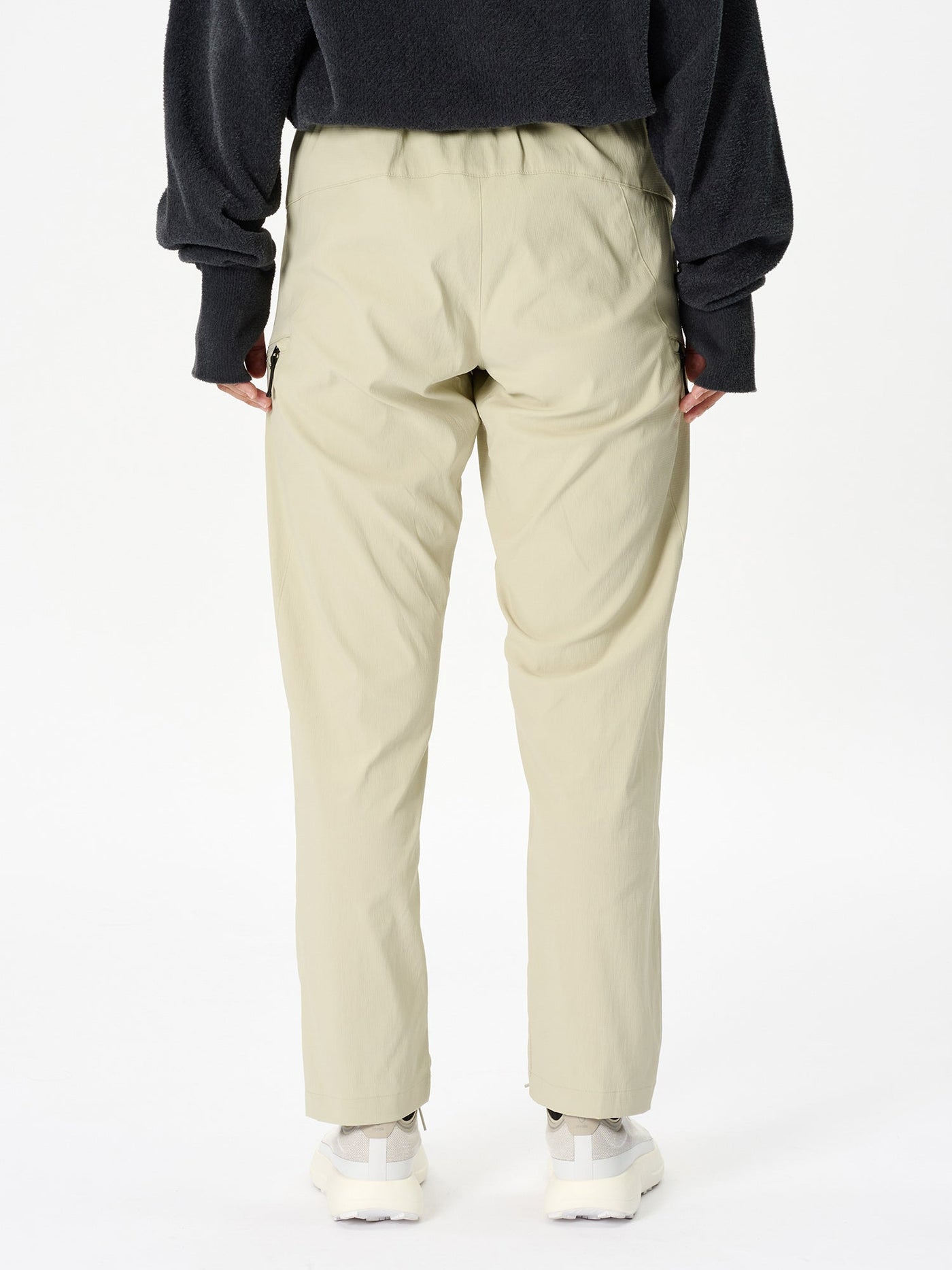 Model: Height 166cm / 5'4" | Wearing: LIGHT BEIGE / 3