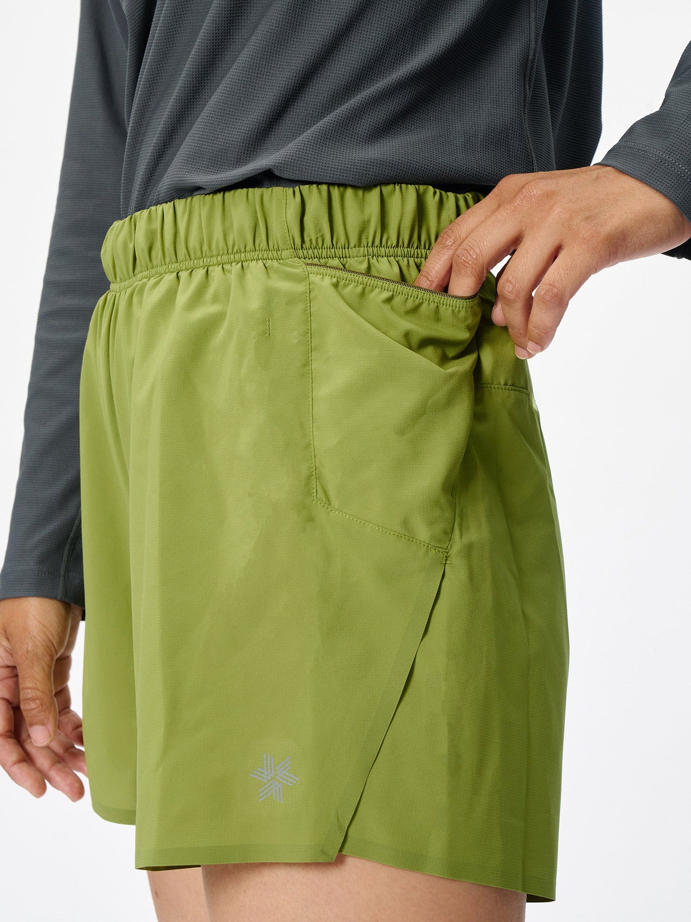 Model: Height 166cm / 5'4" | Wearing: IVY GREEN / 3