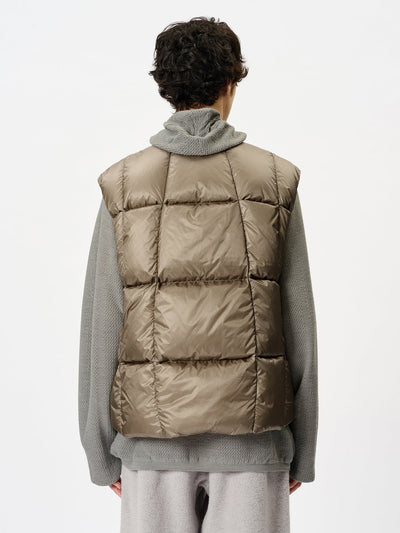 Model: Height 183cm / 6'0" | Wearing: DUNE / 4