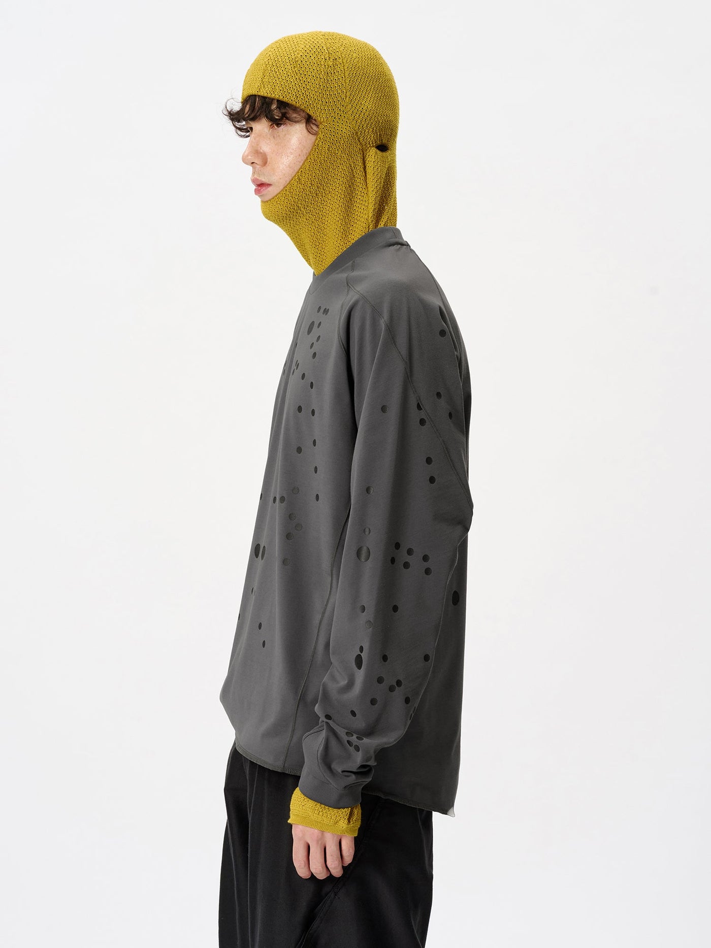 Model: Height 183cm / 6'0" | Wearing: DEEP CHARCOAL / 4