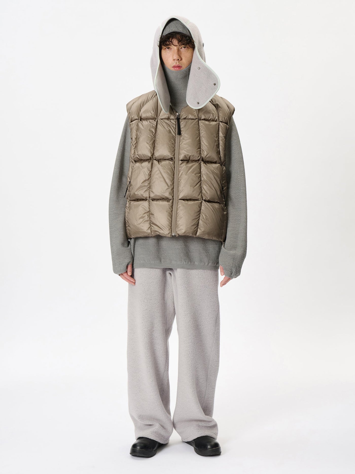 Model: Height 183cm / 6'0" | Wearing: ASH GRAY / 4