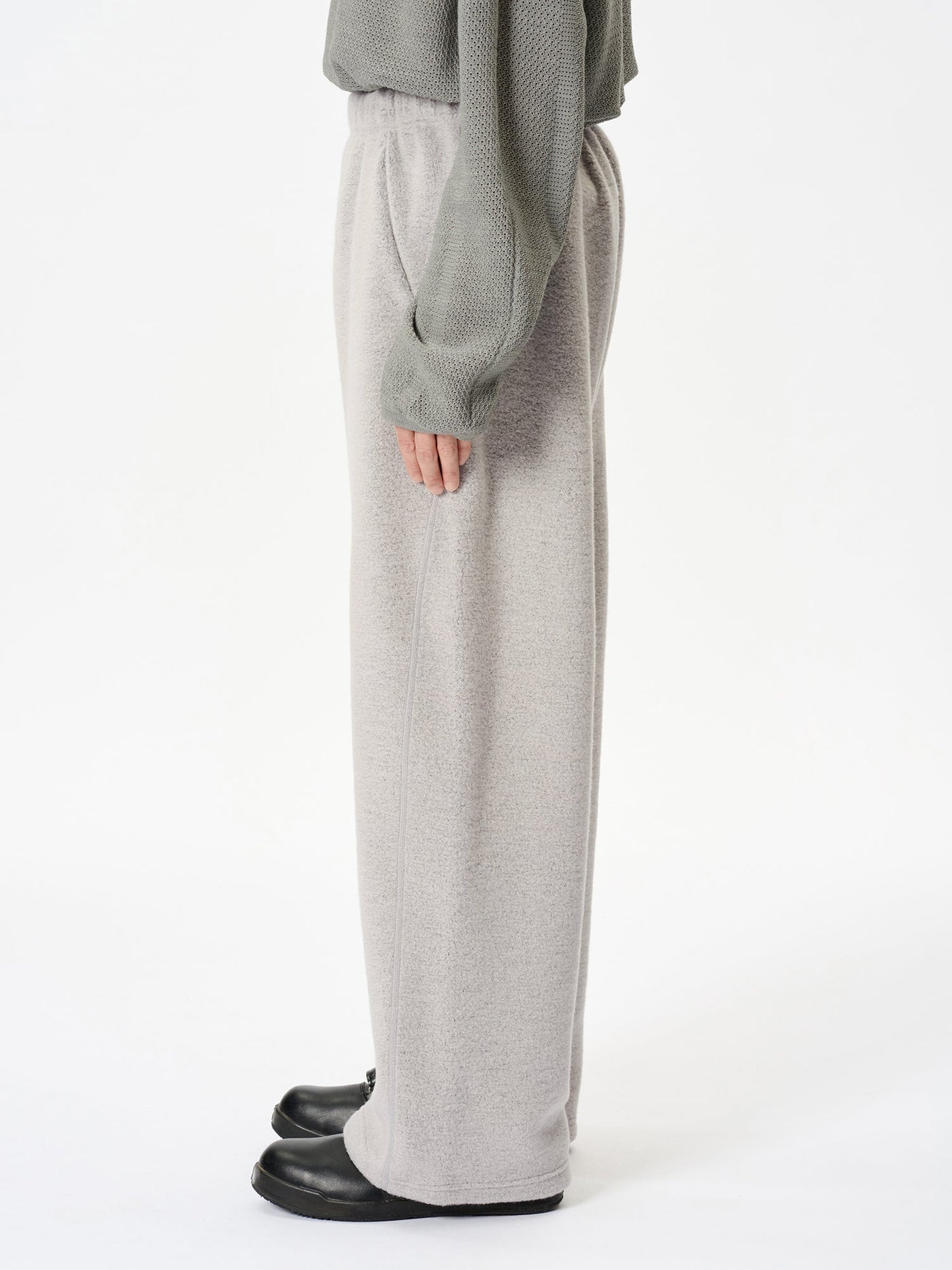 Model: Height 183cm / 6'0" | Wearing: ASH GRAY / 4