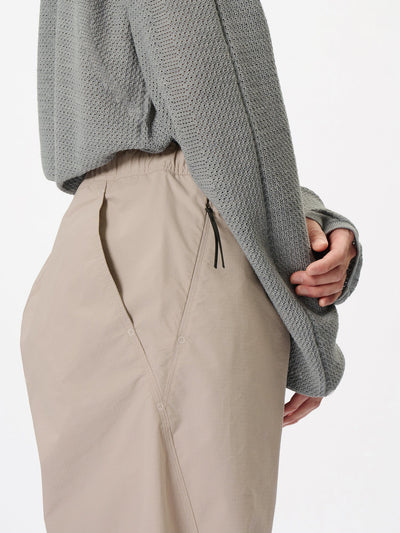 Model: Height 183cm / 6'0" | Wearing: GRAYISH BEIGE / 4